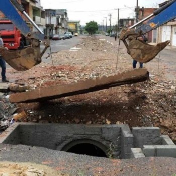 Prefeituras realizam limpeza de piscinões e galerias na estiagem