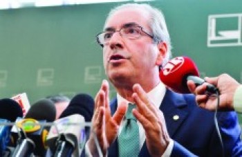 Cunha isola PT do comando das CPIs