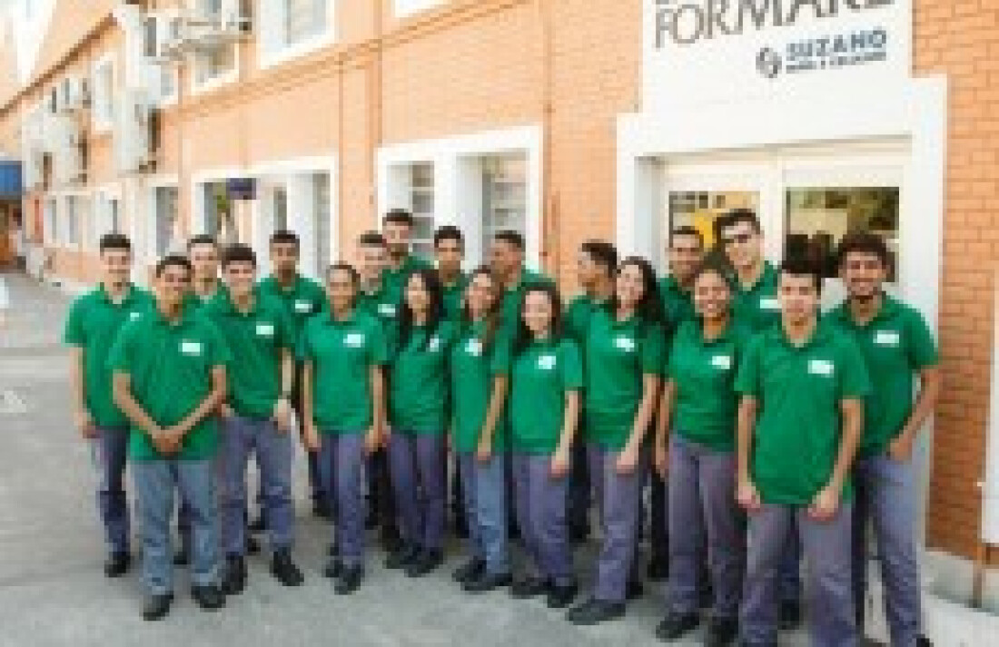 Empresa forma 10ª turma de aprendizes