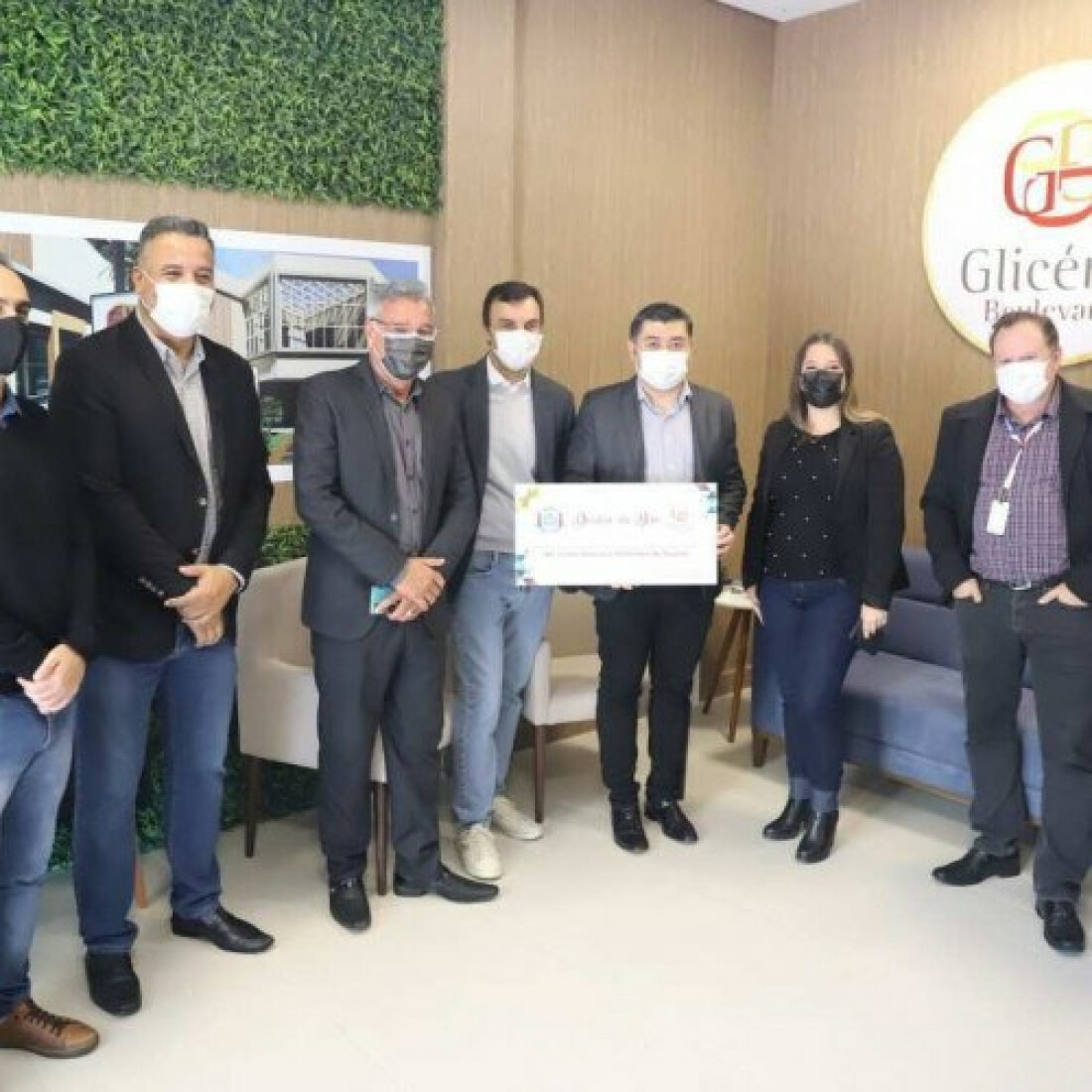 Ashiuchi visita obras de novo centro de compras de Suzano