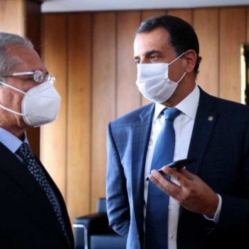Bertaiolli entrega a Paulo Guedes relatório sobre desburocratização