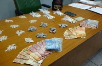 Suspeitos são detidos com drogas e dinheiro