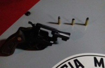 Vítima leva tiro de raspão na cabeça: