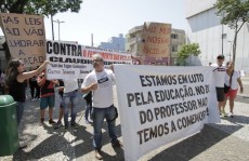 Dia dos Professores é marcado por protestos