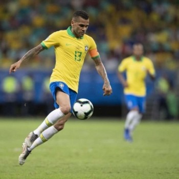 Lesionado, lateral Daniel Alves é cortado da seleção