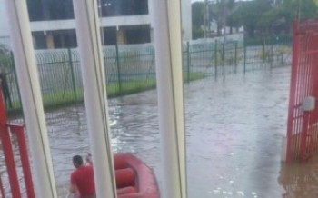 Chuvas causam estragos na região e paralisam Linha 11-Coral: