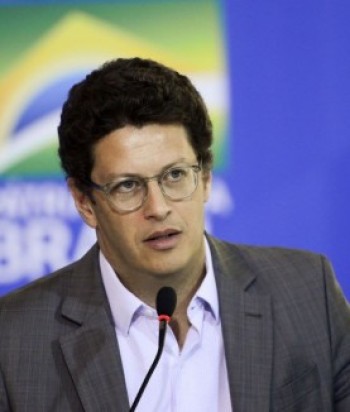 STF recebe pedido de afastamento de Salles