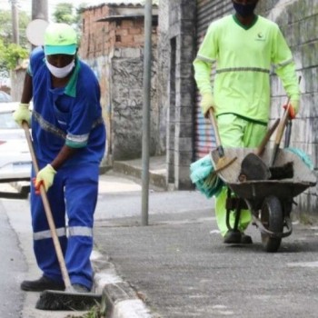 Bairros recebem limpeza de guias e retirada de entulho