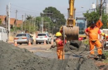 Trânsito na Guilherme George funcionou no sistema pare e siga: