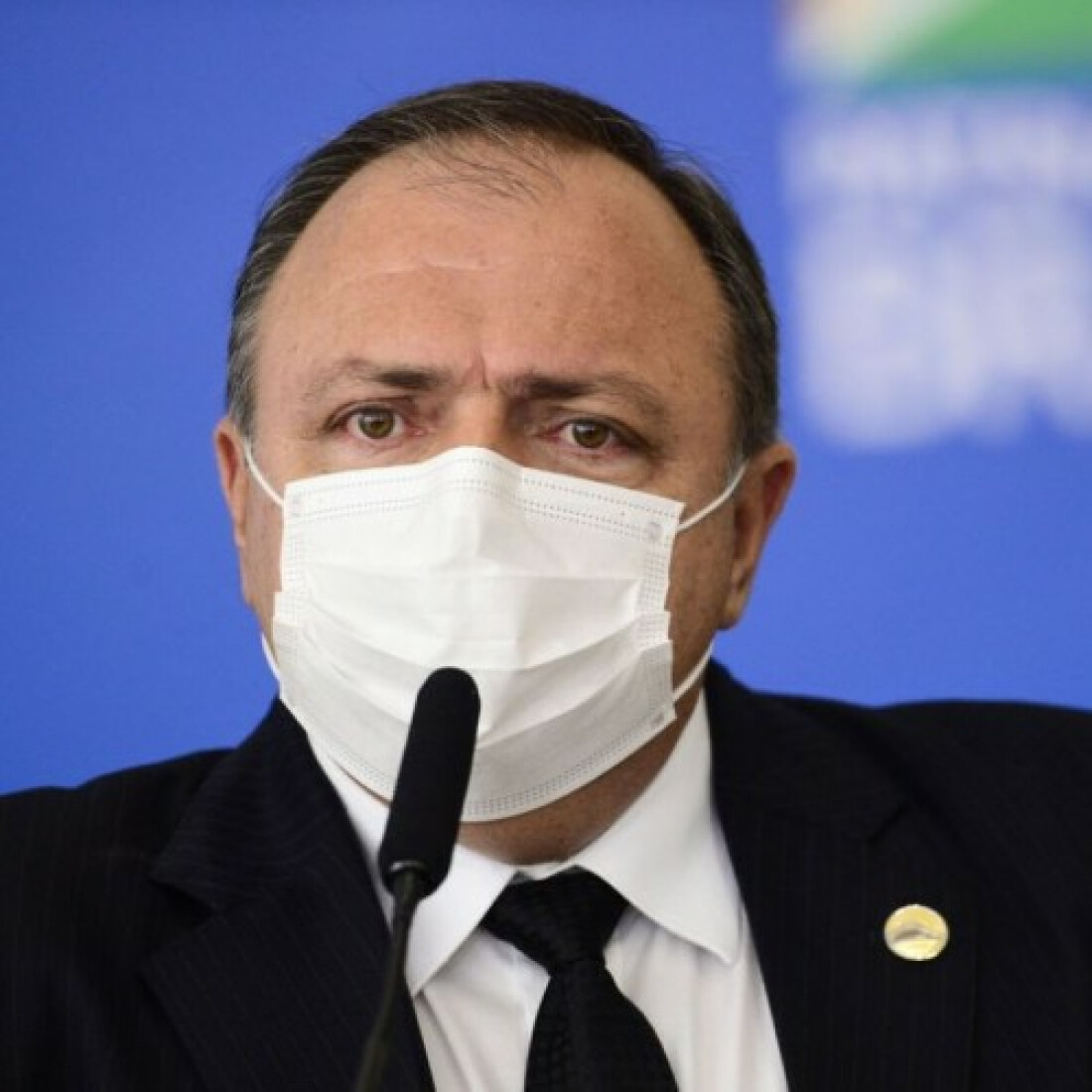 Pazuello distorce dados e blinda Jair Bolsonaro