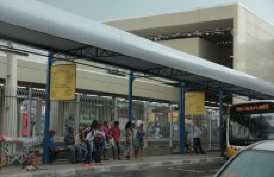 Miniterminal de Ferraz ganha placas indicando linhas: