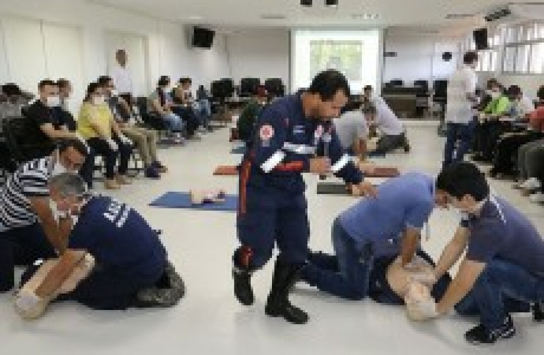 Servidores fazem treino de primeiros socorros