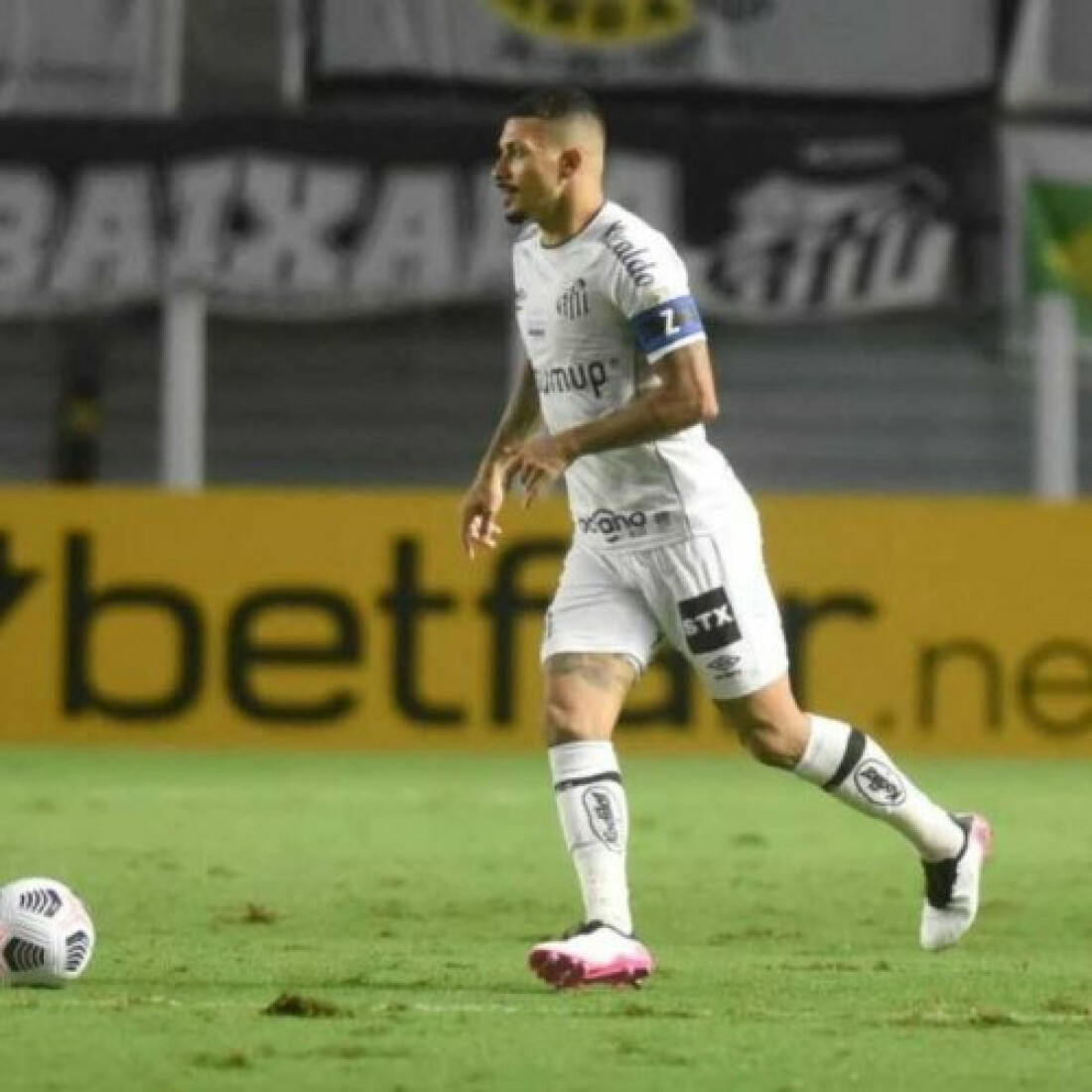 Santos joga na Bolívia e quer encaminhar a classificação