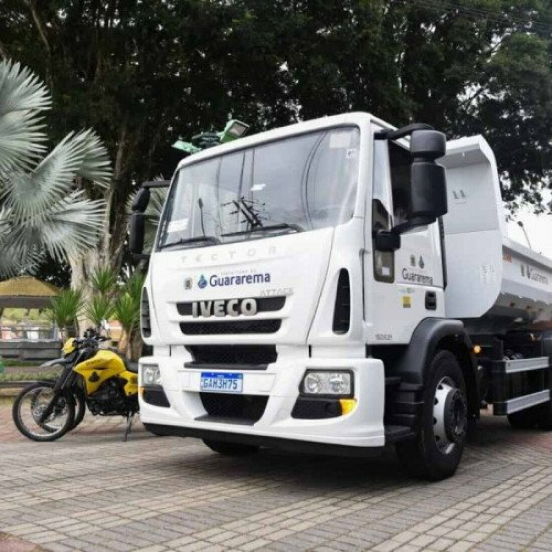 Guararema recebe motos e caminhão de convênio