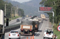 Fiscalização da lei do farol é retomada em todas rodovias