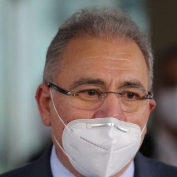 Queiroga assina contrato com a Pfizer