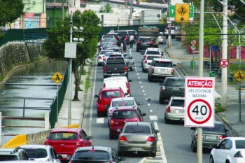 Frota de 10 municípios ganha 23,7 mil veículos em um ano