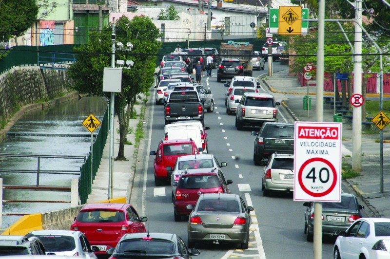 Frota de 10 municípios ganha 23,7 mil veículos em um ano
