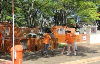 Cemitérios são preparados para o feriado de Finados