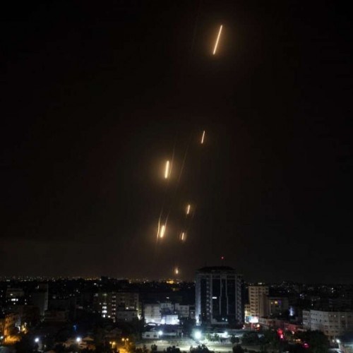 EUA e UE cancelam voos para Israel em meio a ataques