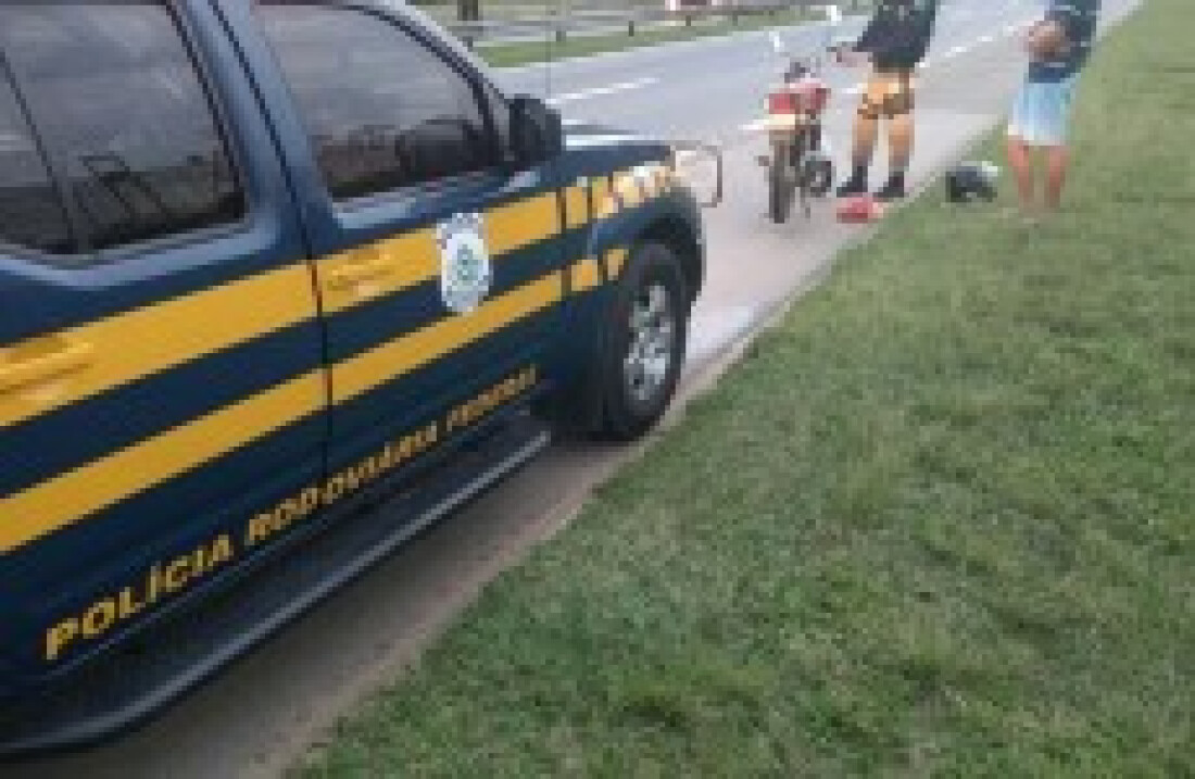 Polícia Rodoviária apreende moto: