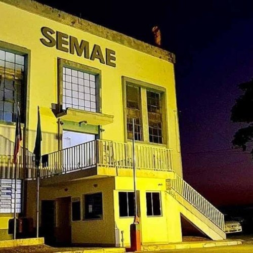 Prédios e monumentos recebem iluminação especial