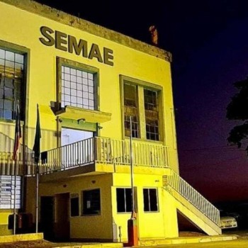Prédios e monumentos recebem iluminação especial