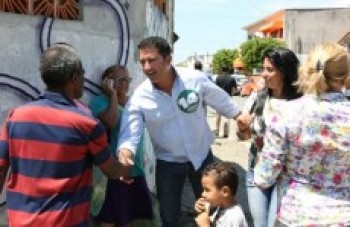 Lacerda intensifica as carreatas e caminhadas