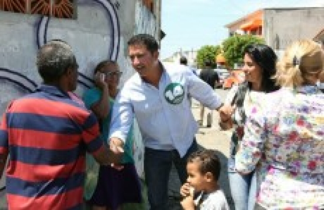 Lacerda intensifica as carreatas e caminhadas