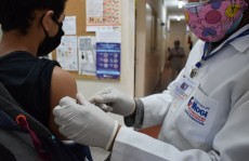 Governo irá remanejar doses e retomar vacinação