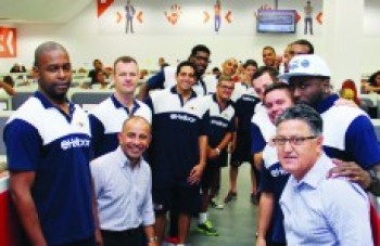 Tivit doa 49.870 peças à Campanha do Agasalho