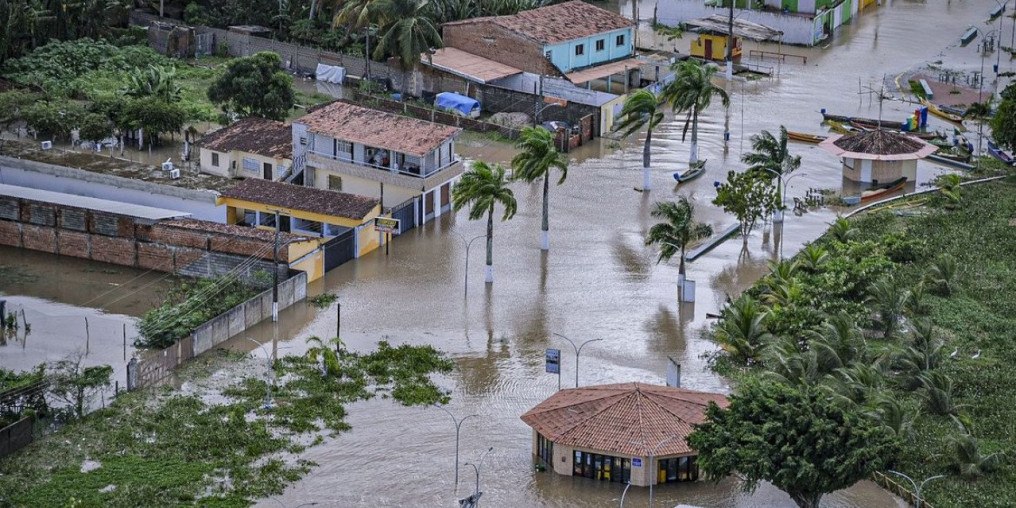 Cartilha ensina como limpar casa após enchentes