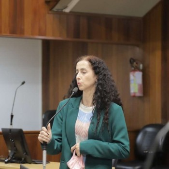 Vereadora aponta prioridades antes do hospital veterinário