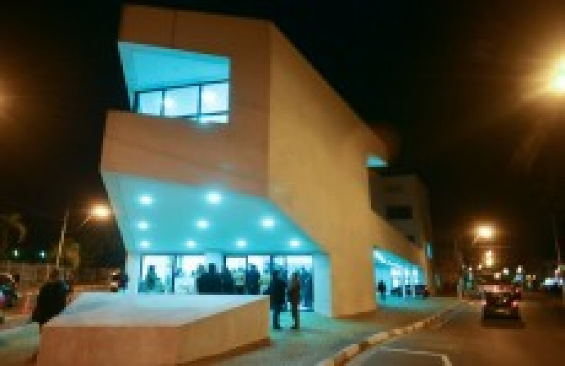 Teatro recebe peças no final de semana