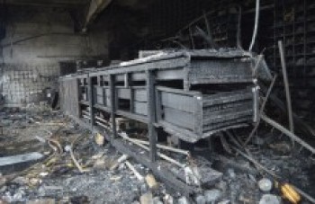 Loja de autopeças é destruída pelo fogo