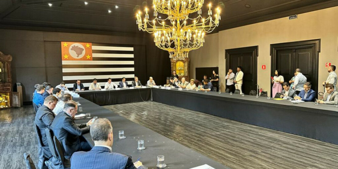 Prefeitos apresentam demandas para secretário Gilberto Kassab