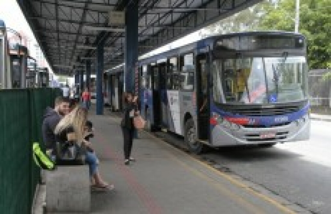 Atraso de ônibus é a principal reclamação feita por usuários