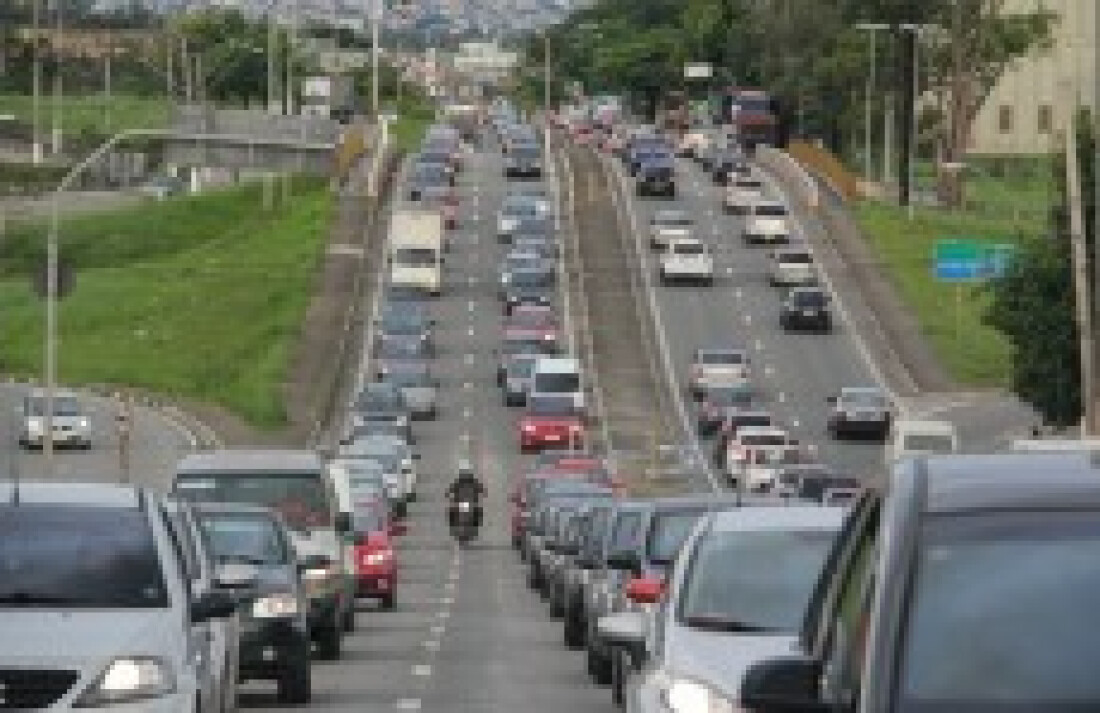 Interdição em Jundiapeba provoca congestionamento