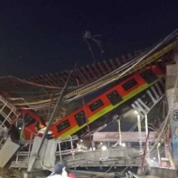 Metrô desaba sobre avenida e deixa ao menos 23 mortos