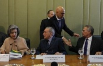 'Ela é exemplo de caráter', diz Renan sobre Cármen Lúcia