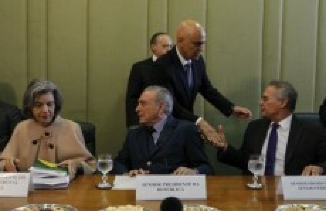 'Ela é exemplo de caráter', diz Renan sobre Cármen Lúcia