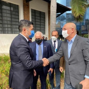 Prefeitos da região se reúnem com o ministro da Educação