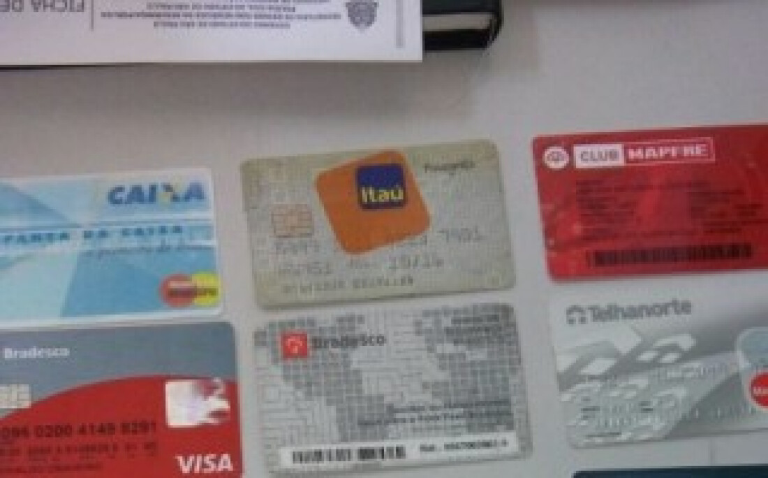 Homem é detido com nove cartões clonados