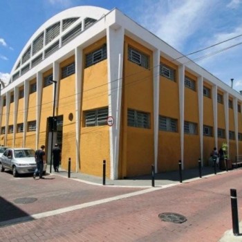 Mercado Municipal e serviços essenciais funcionam hoje