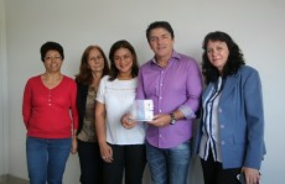 Inho entrega veículos para Secretaria de Saúde:
