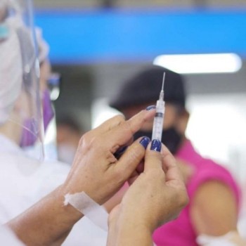 Pelo menos 870 cidades atrasam segunda dose