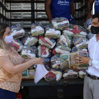Fundo Social recebe mais uma tonelada de alimentos