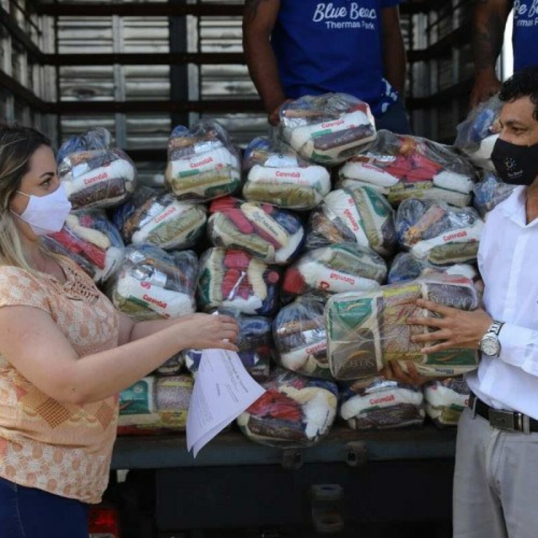 Fundo Social recebe mais uma tonelada de alimentos