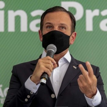 Entrega de 600 mil doses é antecipada
