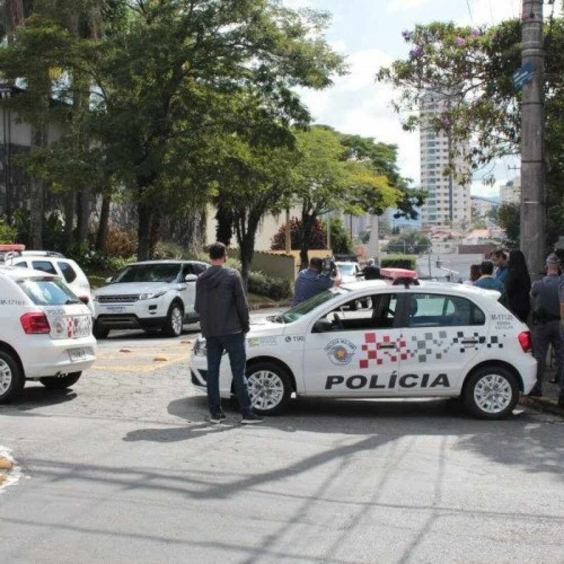 Briga e tiro no trânsito são reconstituídos